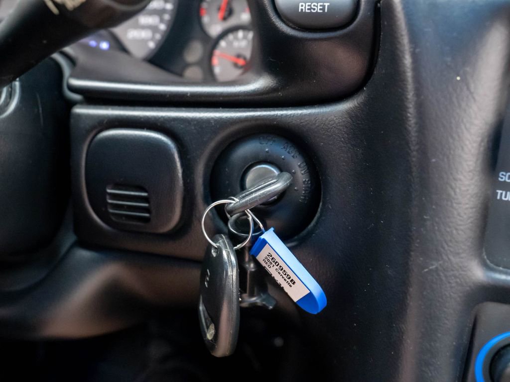 Used 2001 Chevrolet Corvette Coupe w/ Preferred Equipment Group1 image 21