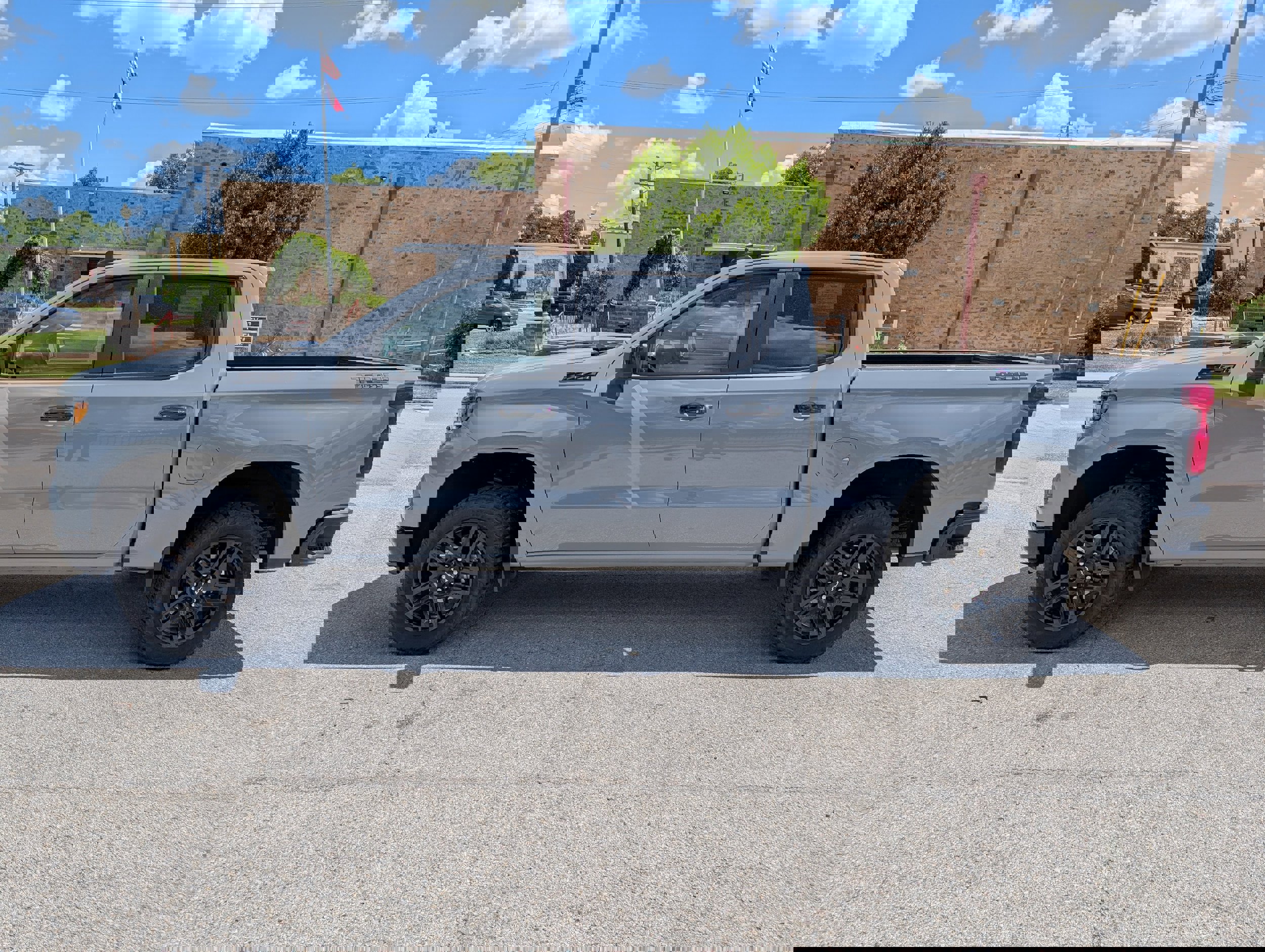 Used 2024 Chevrolet Silverado 1500 LT Trail Boss w/ Convenience Package II image 6