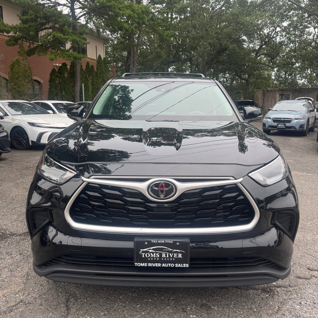 Used 2022 Toyota Highlander L image 1