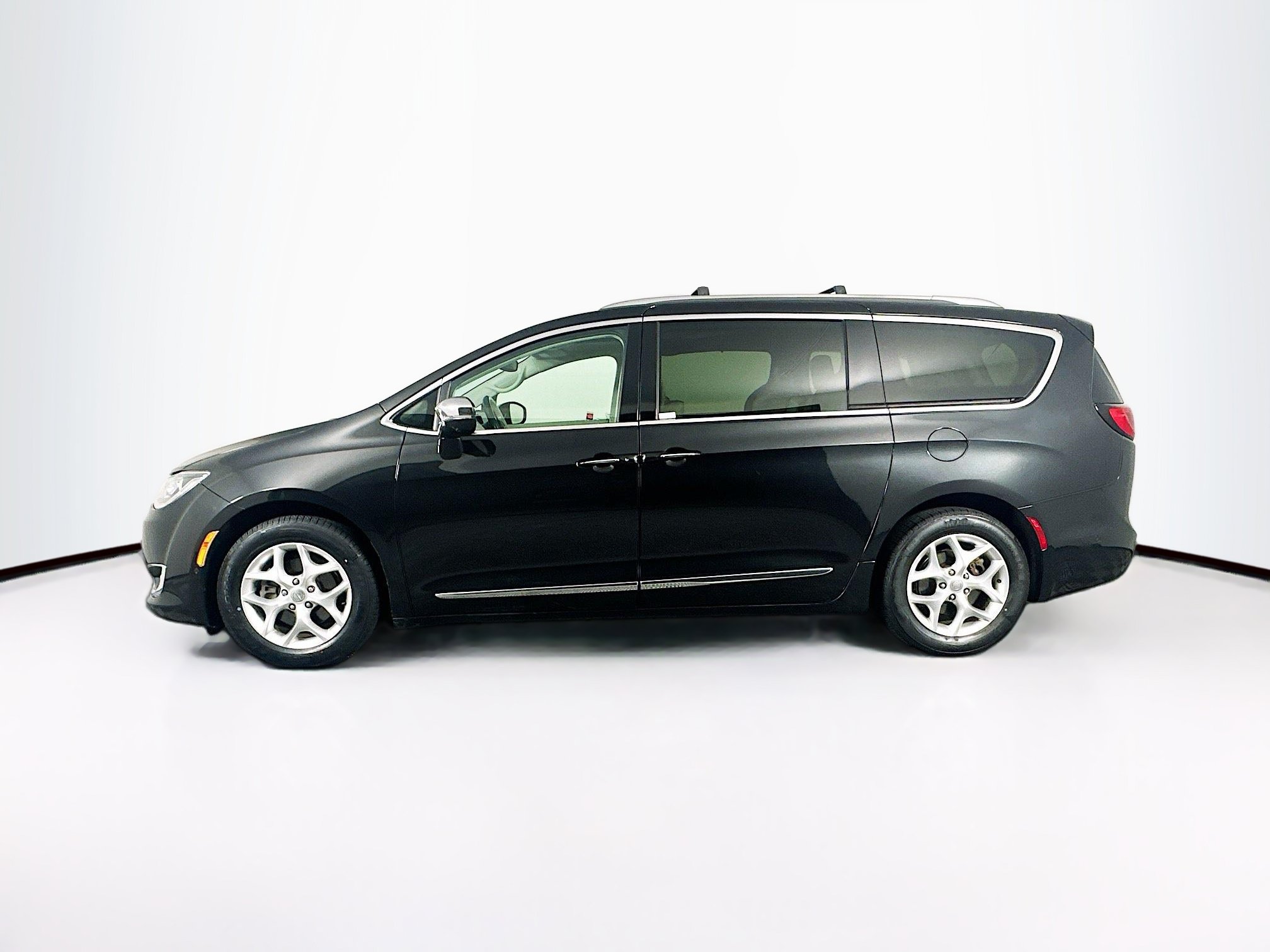 Used 2020 Chrysler Pacifica Limited w/ Advanced Safetytec Group FWD image 4
