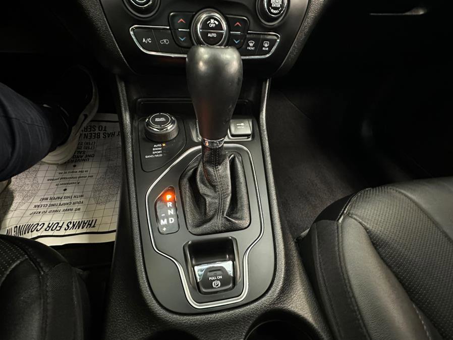 Used 2021 Jeep Cherokee Latitude Lux w/ Sun & Sound Group AWD/4WD image 51