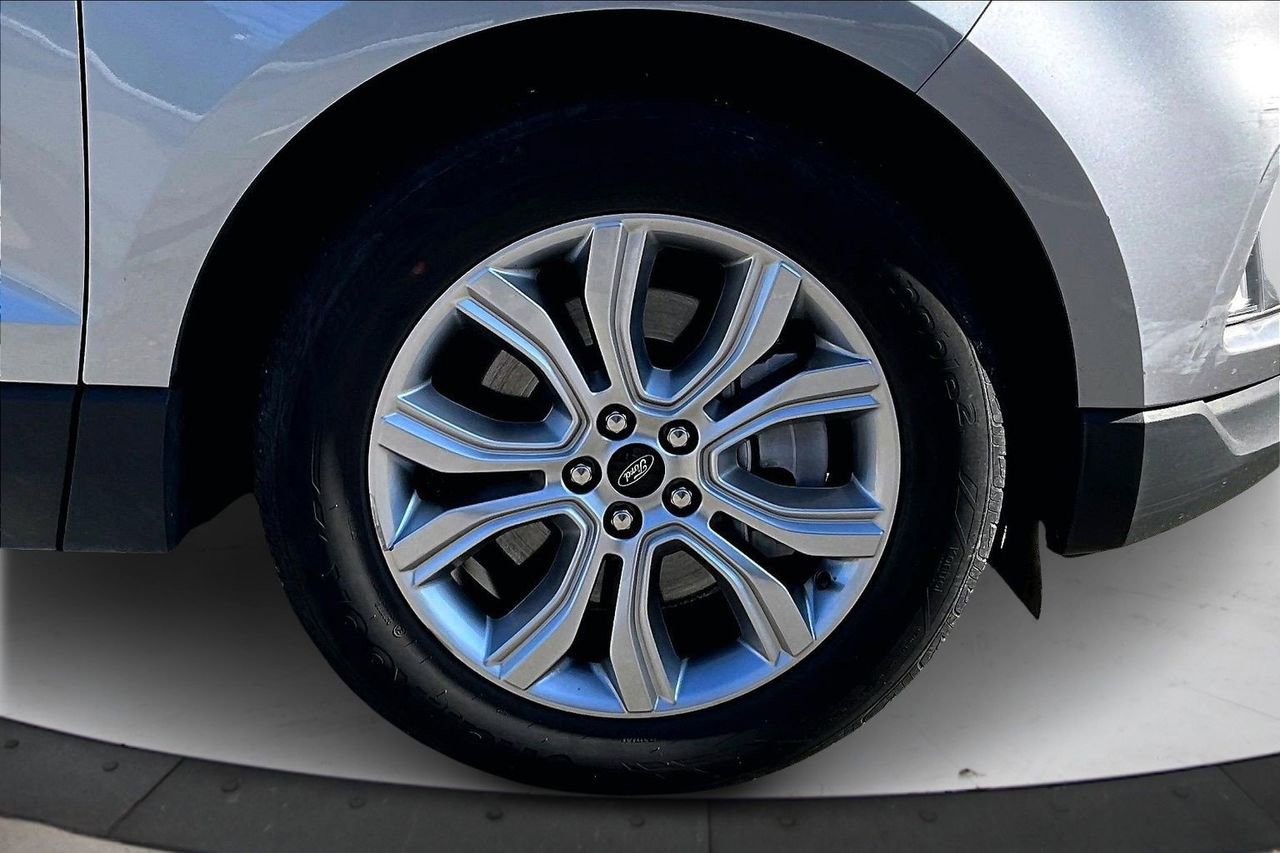 Used 2024 Ford Edge Titanium image 33