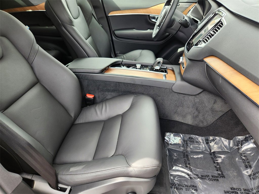 Used 2025 Volvo XC90 B6 Plus w/ Protection Package Premier image 18