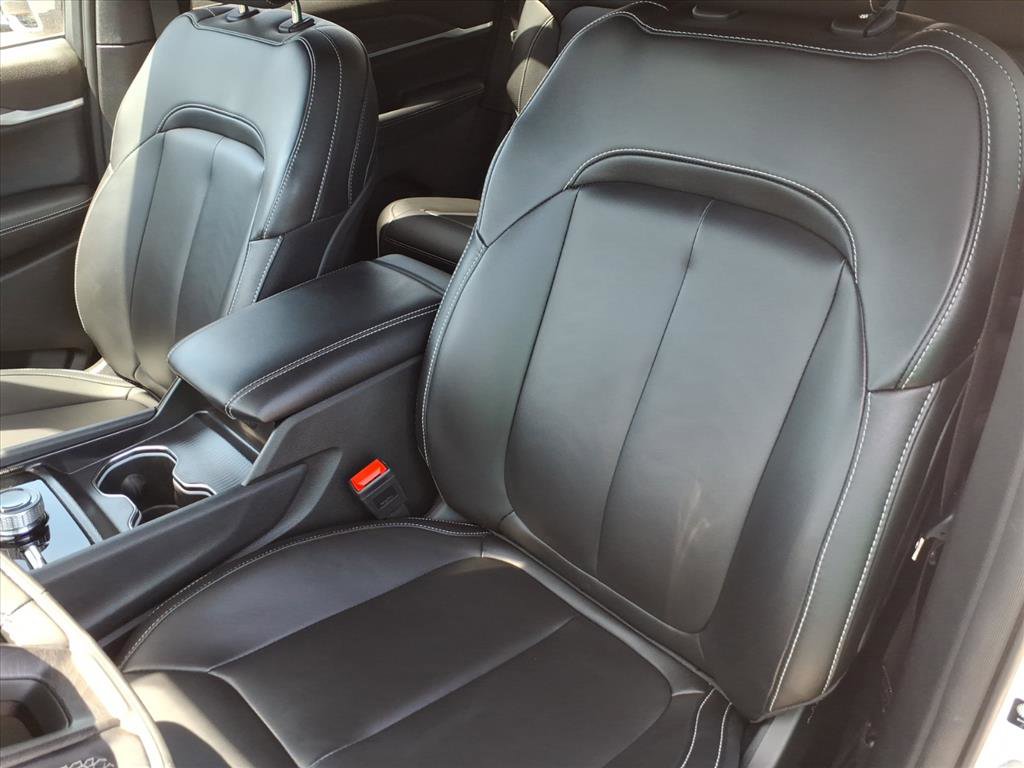 Used 2025 Jeep Grand Cherokee Limited AWD/4WD image 18