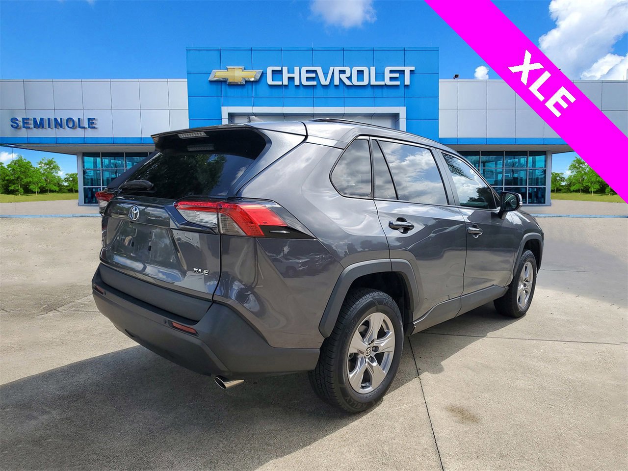 Used 2022 Toyota RAV4 XLE image 4