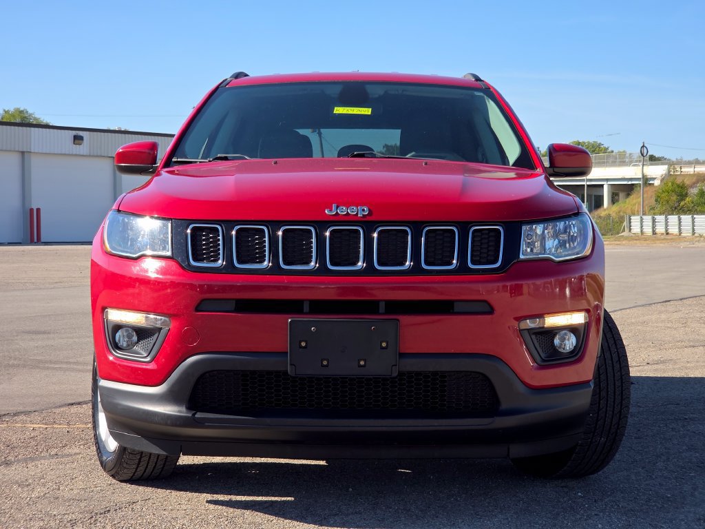 Used 2019 Jeep Compass Latitude w/ Popular Equipment Group AWD/4WD image 3