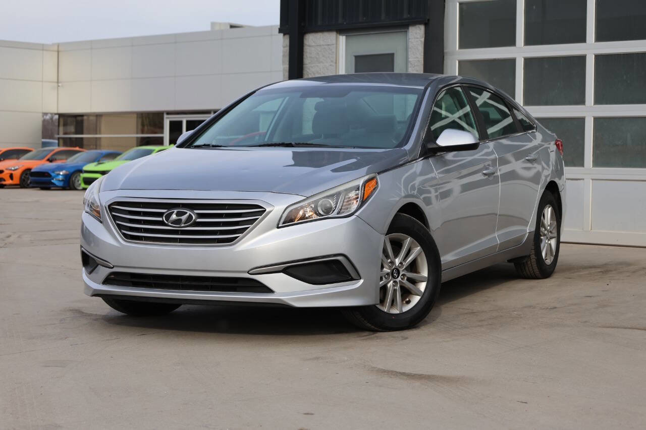 Used 2017 Hyundai Sonata SE w/ Cargo Package FWD image 3