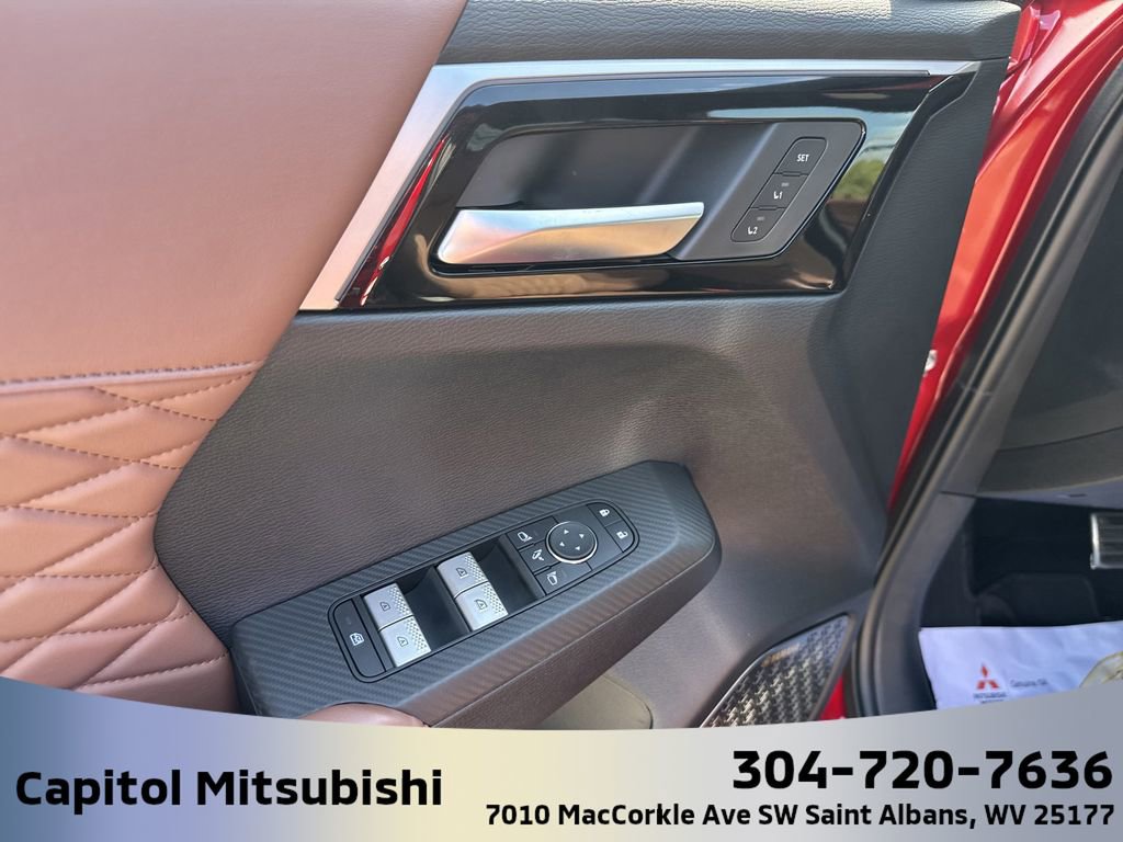 New 2025 Mitsubishi Outlander SEL image 17