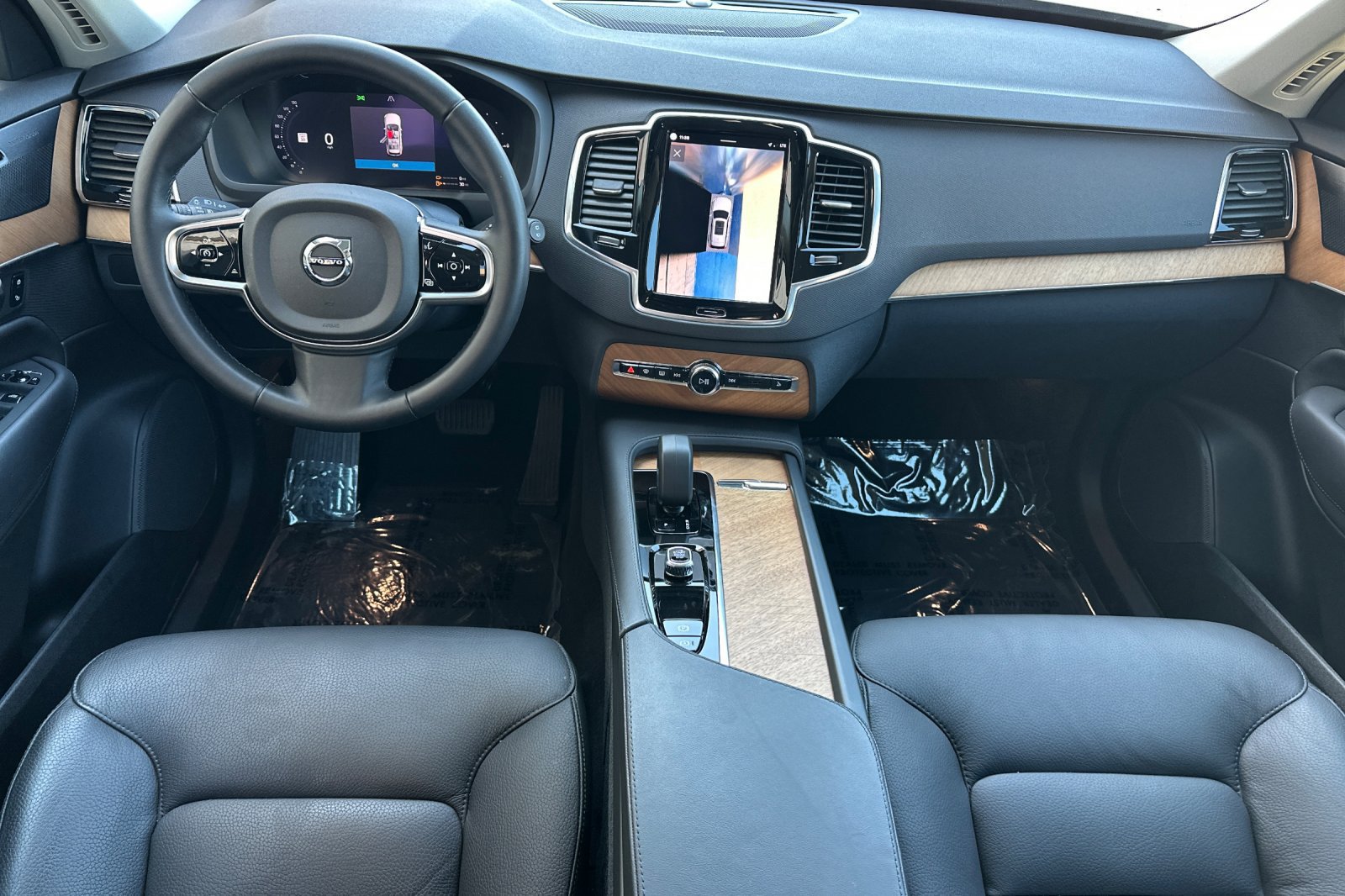 Certified 2025 Volvo XC90 T8 Plus w/ Protection Package Premier AWD/4WD image 3