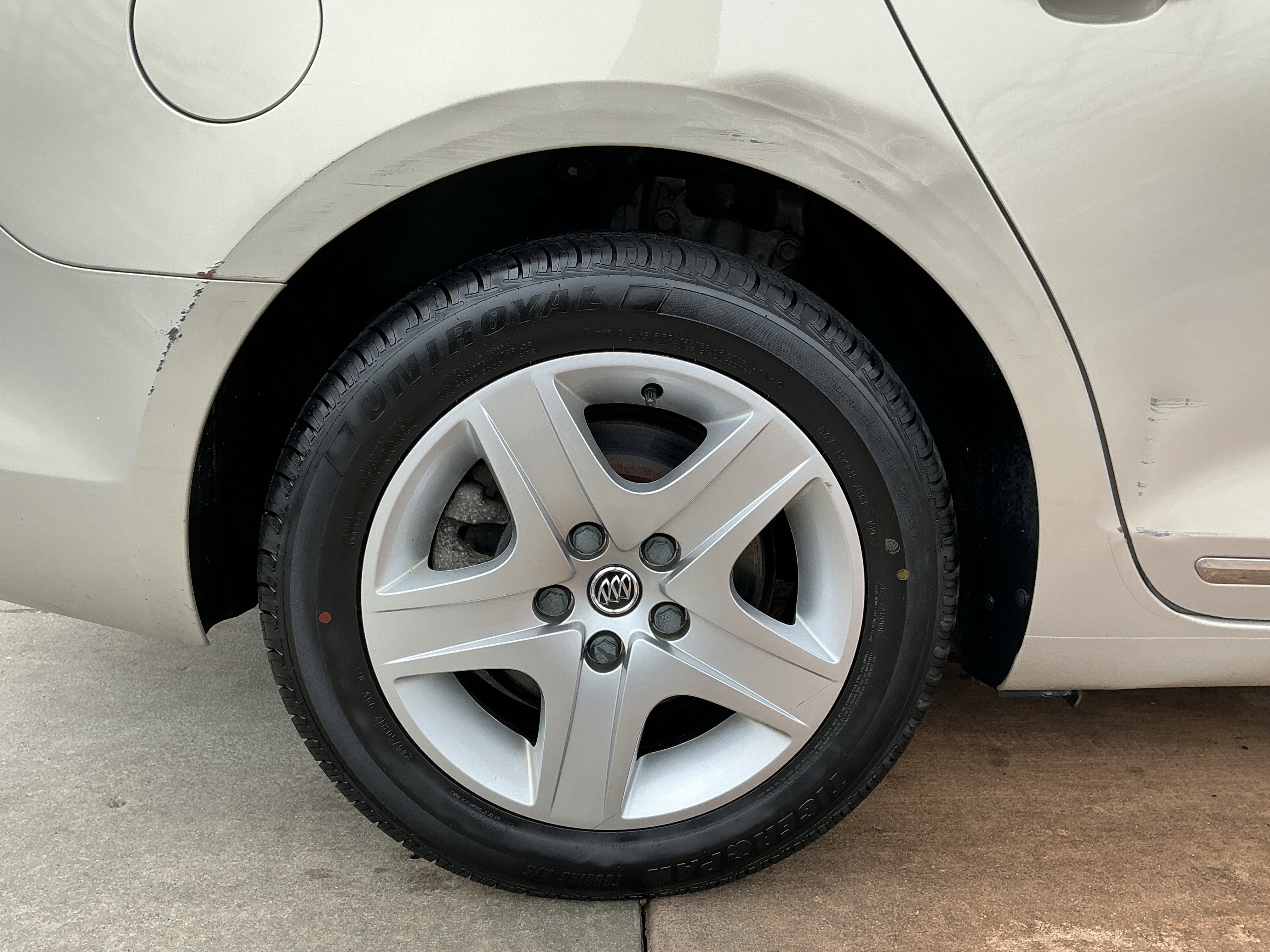 Used 2010 Buick LaCrosse CX image 29