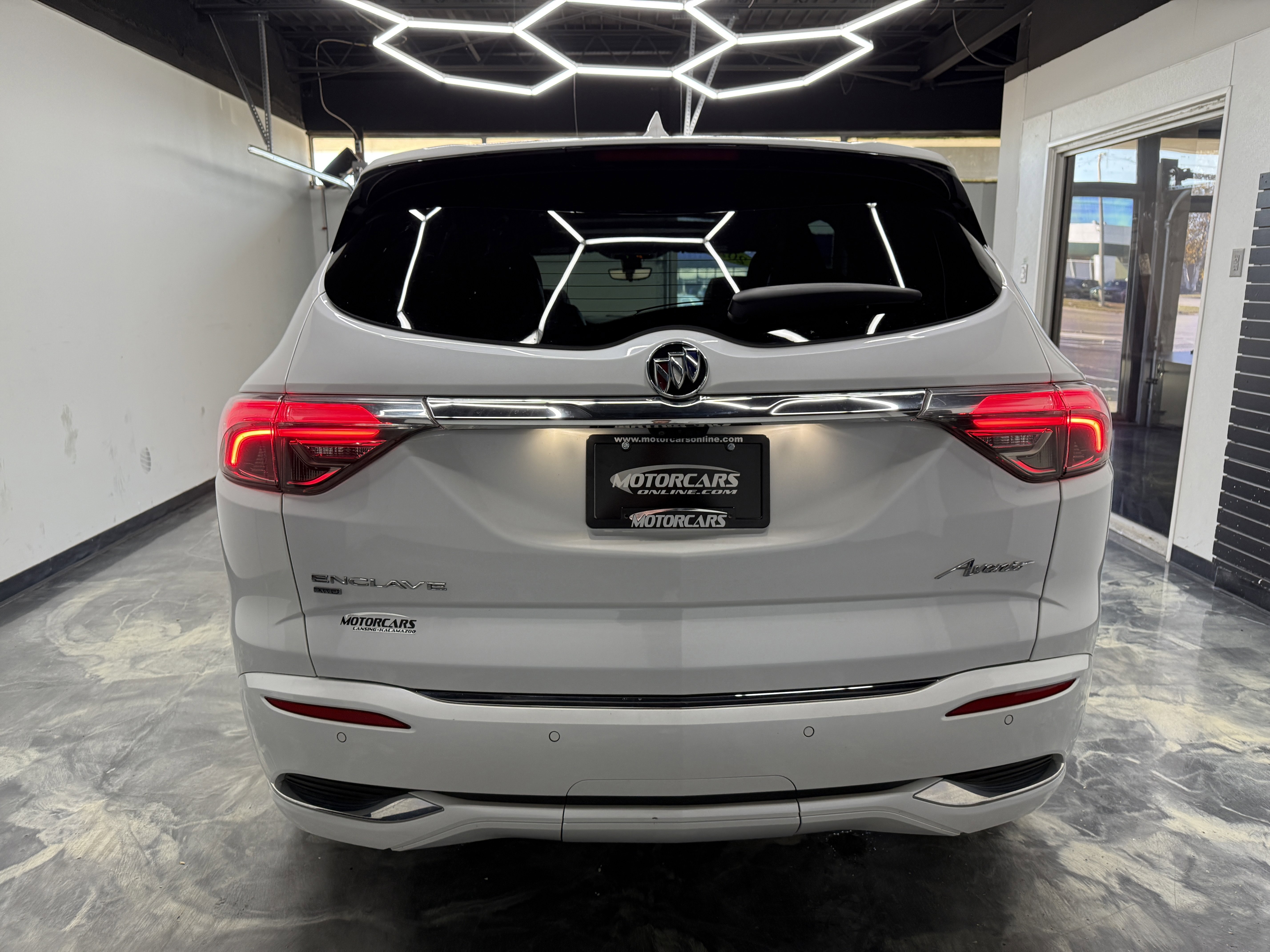Used 2023 Buick Enclave Avenir image 5