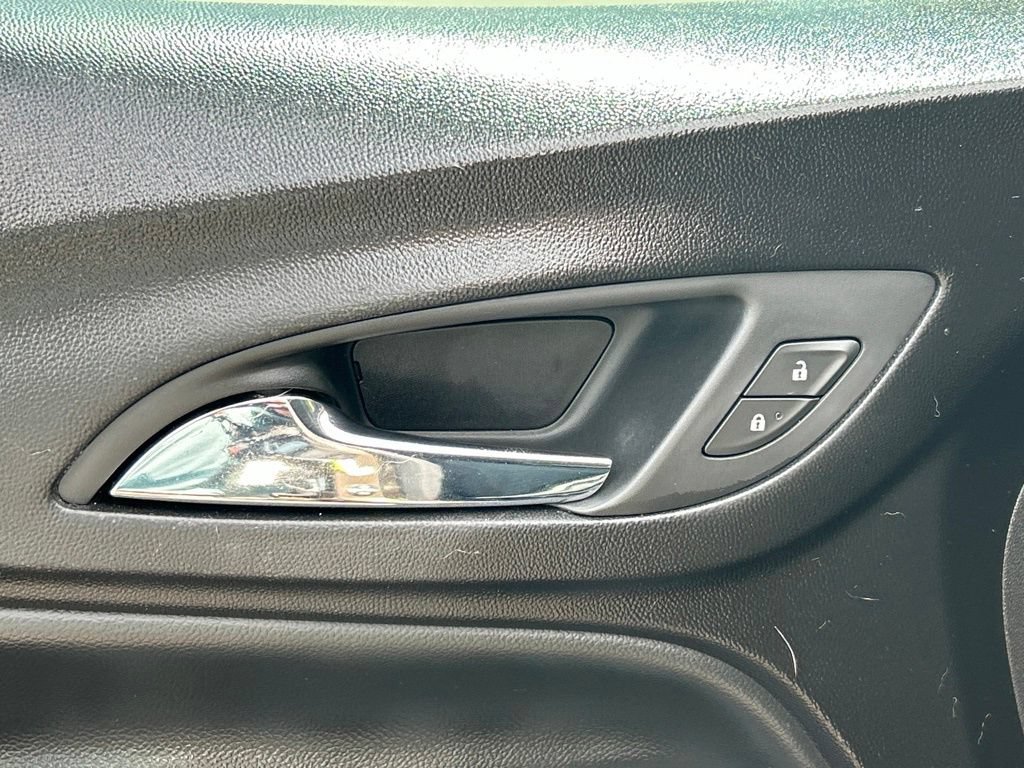 Used 2018 Chevrolet Equinox LT FWD image 18