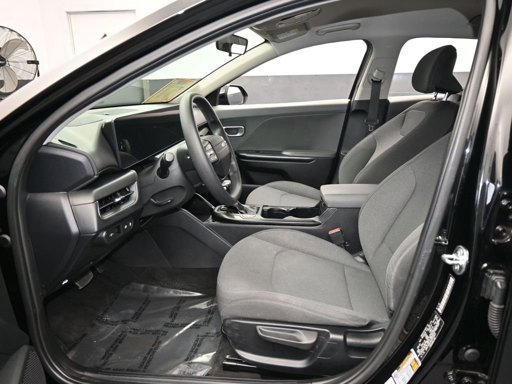 Used 2025 Kia K4 LX image 11