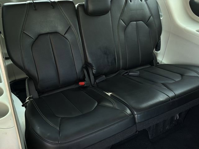 Used 2024 Chrysler Pacifica Touring-L image 37