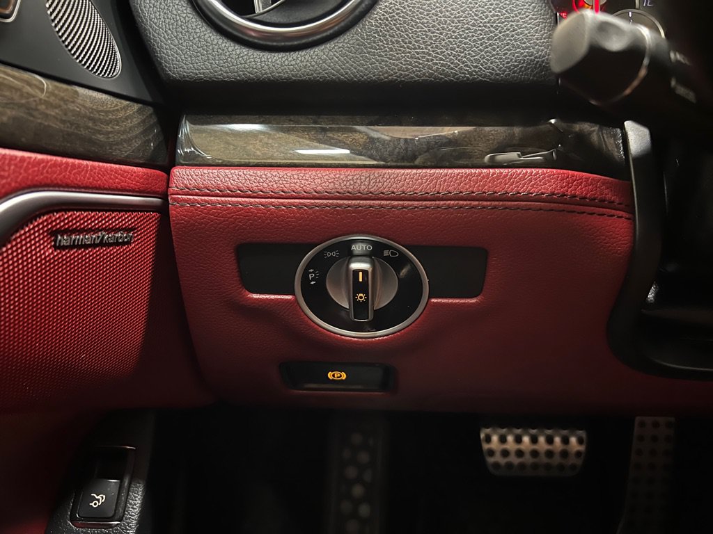 Used 2013 Mercedes-Benz SL 550 w/ Premium Pkg image 46