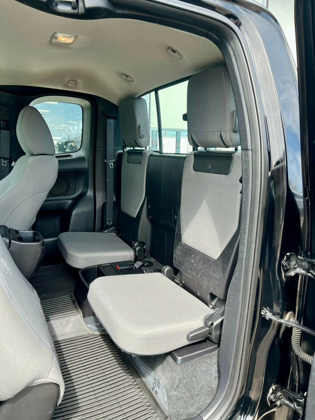 Used 2016 Toyota Tacoma SR image 12