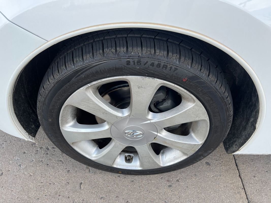 Used 2012 Hyundai Elantra Limited image 23