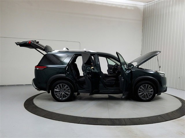 Used 2025 Nissan Pathfinder SL w/ SL Premium Package image 16