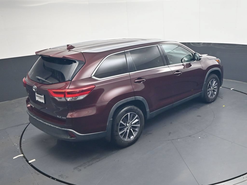 Used 2019 Toyota Highlander XLE AWD/4WD image 34
