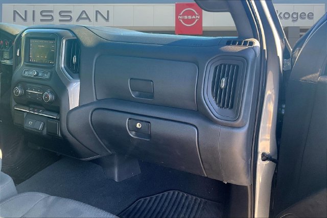 Used 2020 Chevrolet Silverado 1500 Custom w/ Custom Value Package AWD/4WD image 27