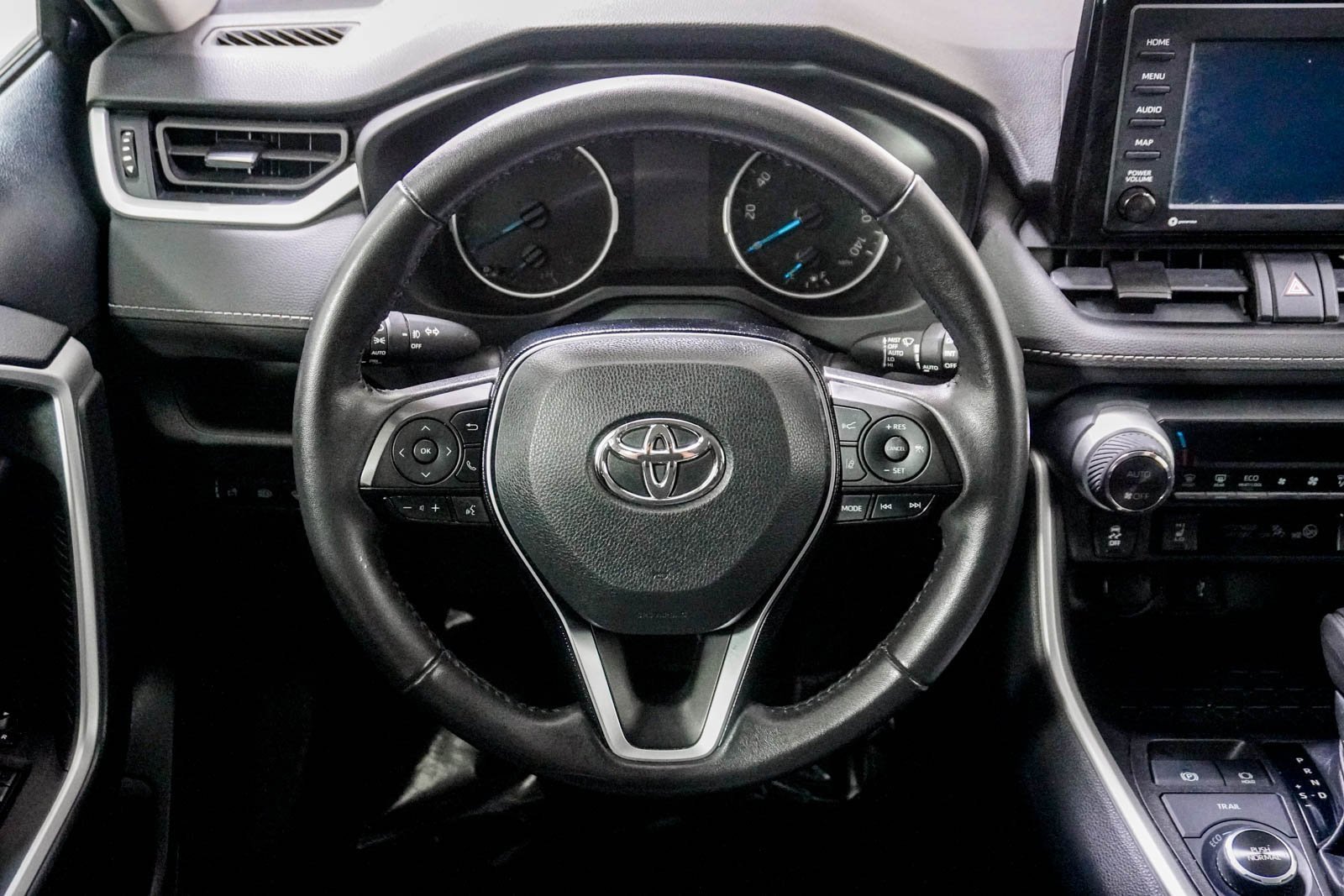 Used 2021 Toyota RAV4 XLE w/ XLE Grade Weather Package image 21