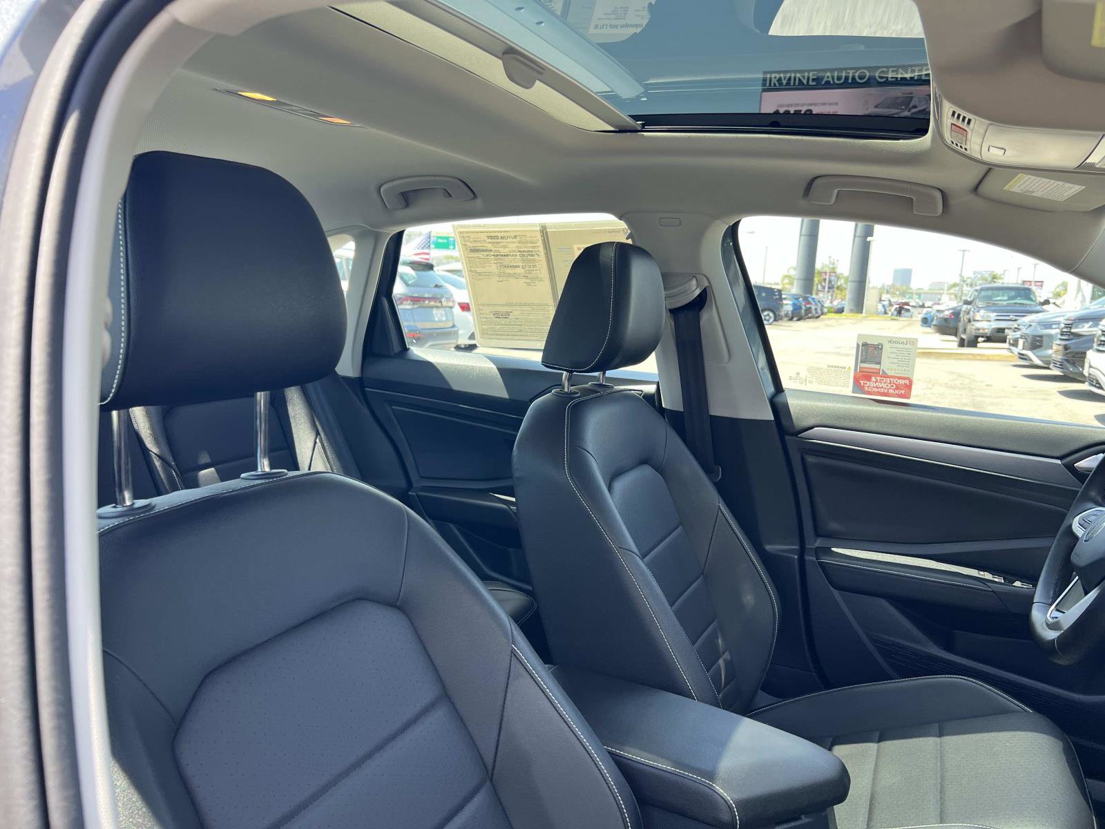 Certified 2024 Volkswagen Jetta SE w/ Panoramic Sunroof Package FWD image 28