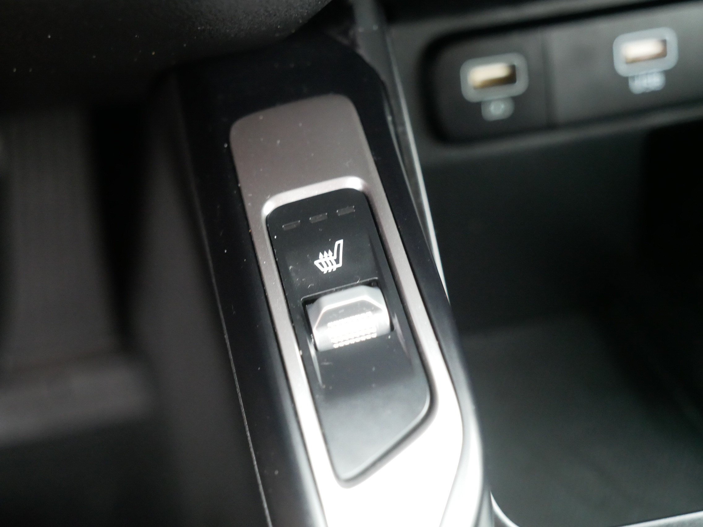Certified 2021 Kia Sorento EX FWD image 33