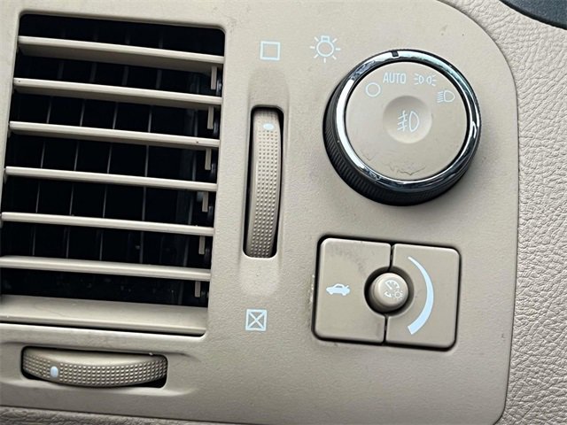 Used 2007 Cadillac DTS Luxury I w/ Sun And Sound Package image 30