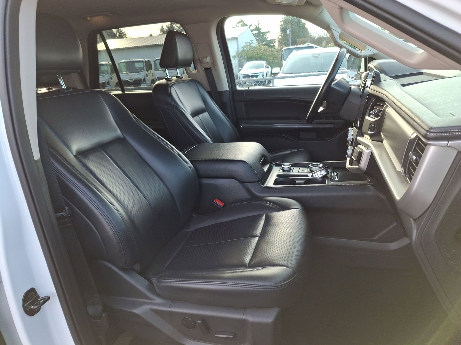 Used 2024 Ford Expedition XLT image 26