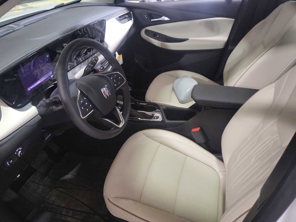 Used 2025 Buick Encore GX Avenir w/ Avenir Technology Package image 17