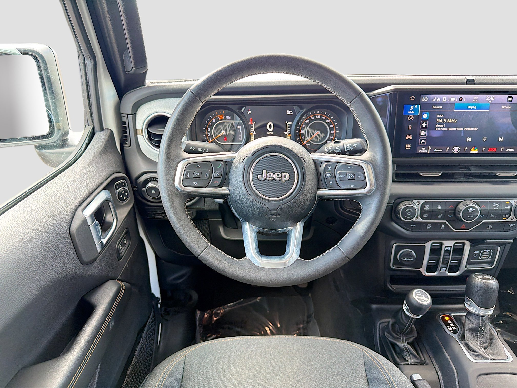 Used 2025 Jeep Wrangler Sahara image 16