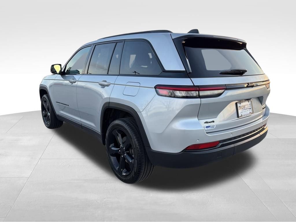 Certified 2024 Jeep Grand Cherokee Limited w/ Black Appearance Package image 6