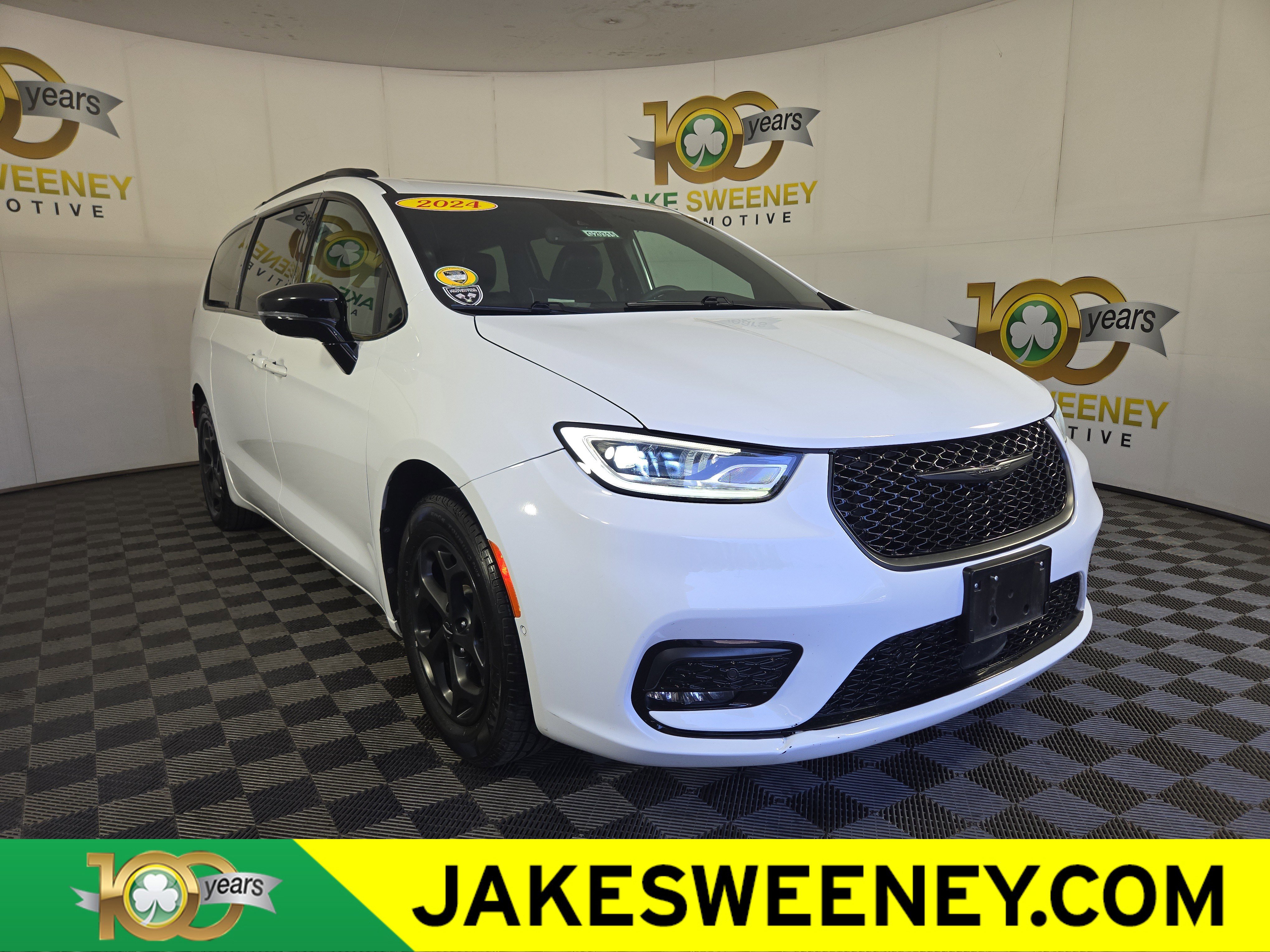 Used 2024 Chrysler Pacifica Premium