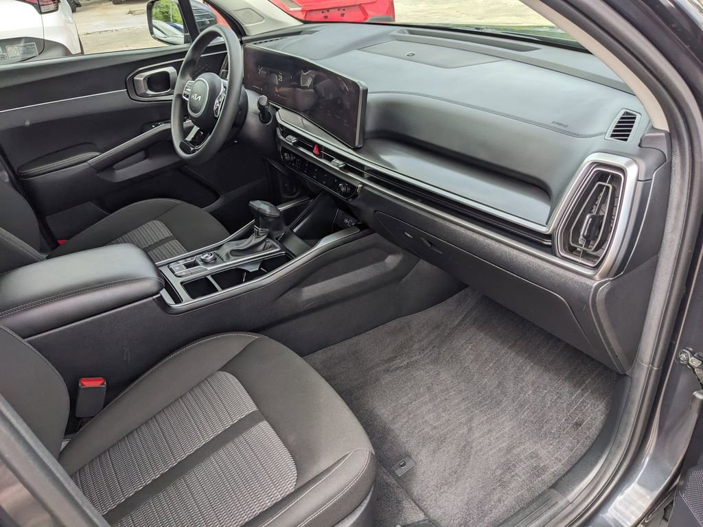 Certified 2024 Kia Sorento LX image 13