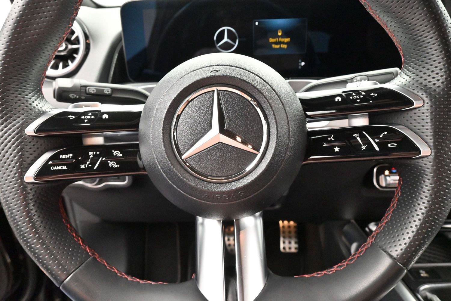 Used 2024 Mercedes-Benz GLB 250 image 17