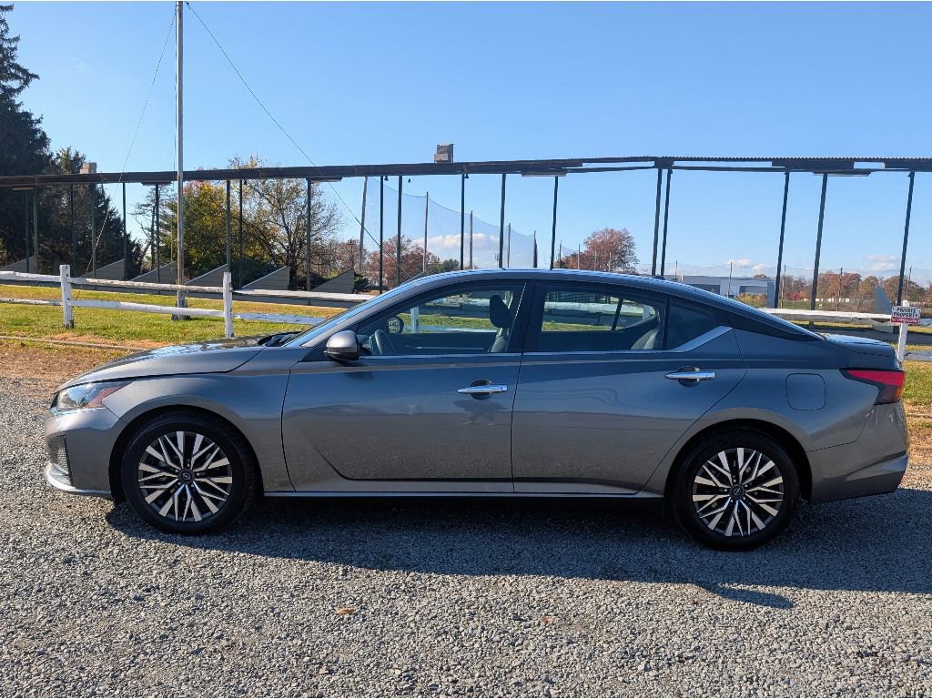 Used 2023 Nissan Altima 2.5 SV image 4