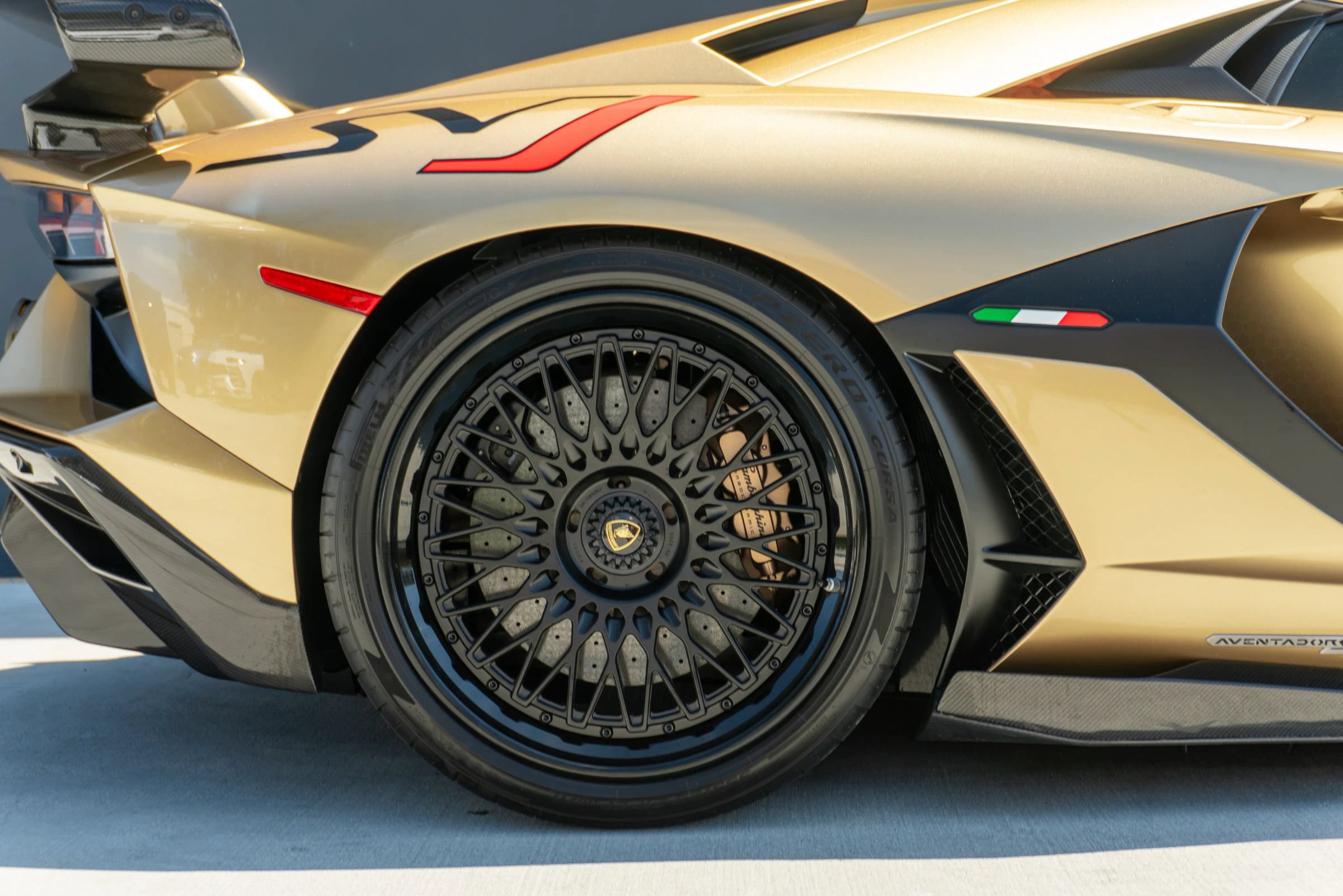Used 2020 Lamborghini Aventador SVJ AWD/4WD image 37
