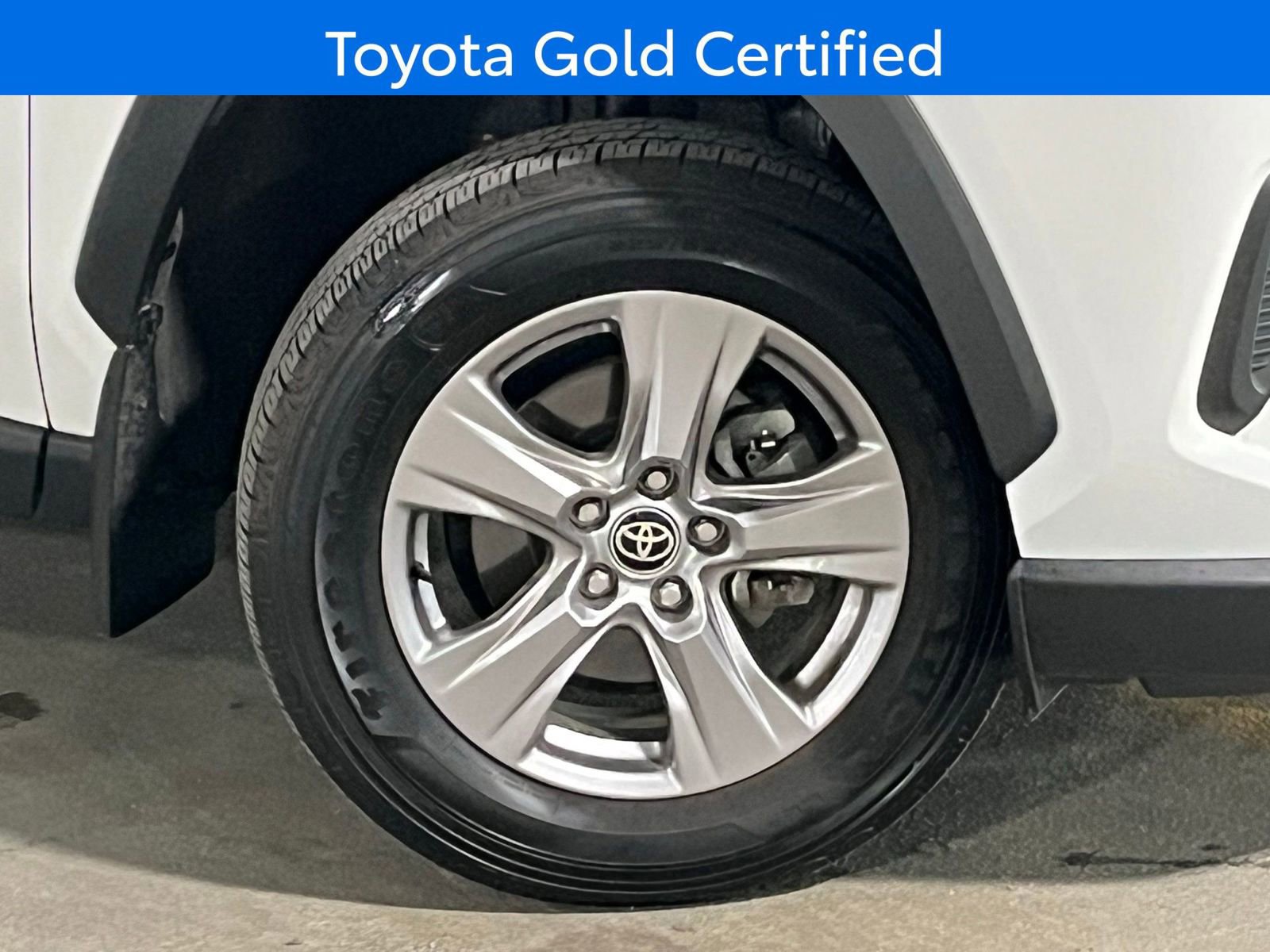 Used 2025 Toyota RAV4 XLE AWD/4WD image 2