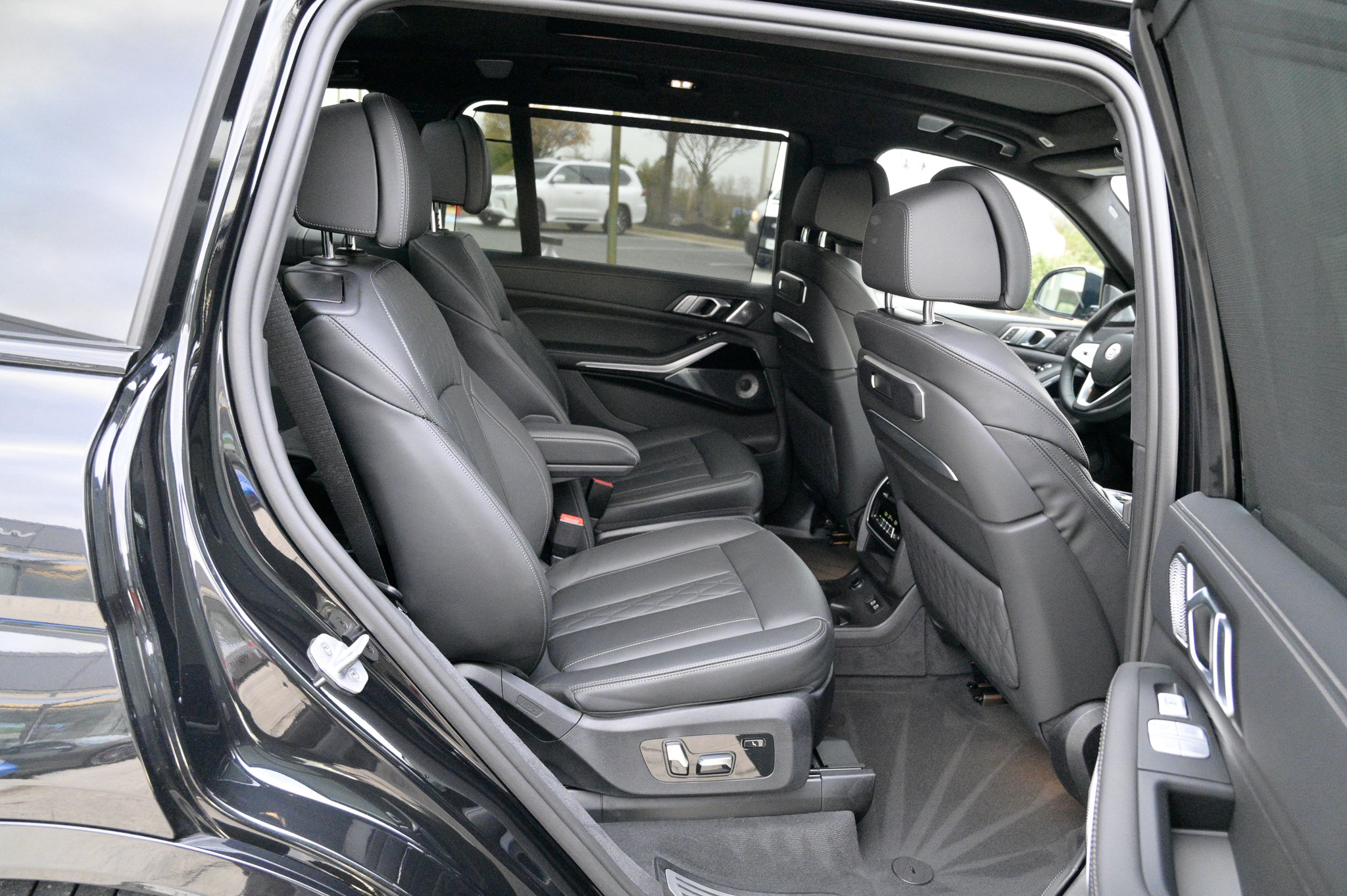 Used 2025 BMW ALPINA XB7 image 51