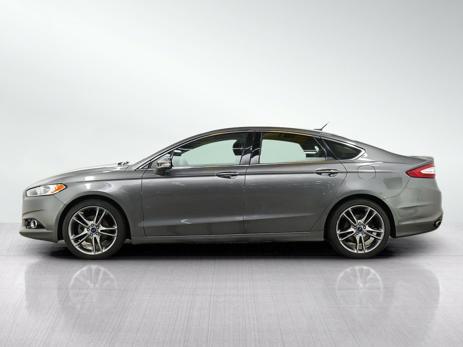 Used 2014 Ford Fusion Titanium FWD image 2