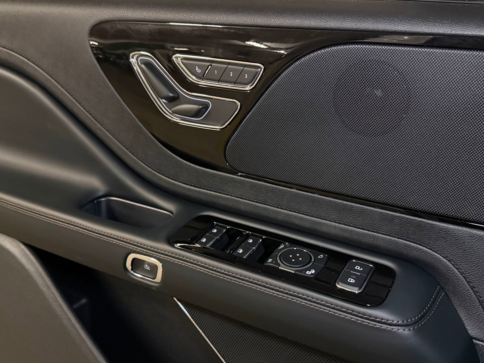 New 2026 Lincoln Aviator AWD image 33