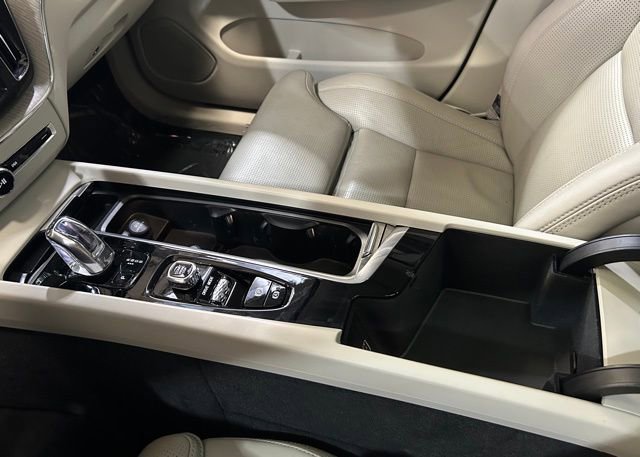 Used 2018 Volvo XC60 T8 Inscription image 40