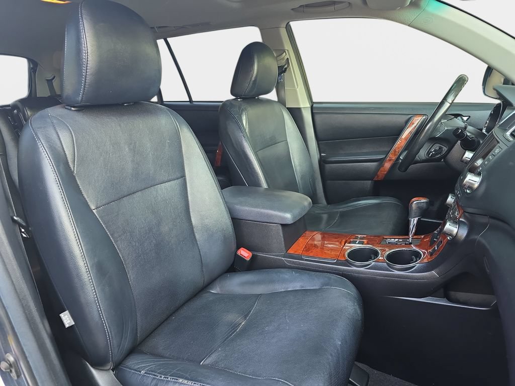 Used 2012 Toyota Highlander Limited w/ Tow Pkg AWD/4WD image 12