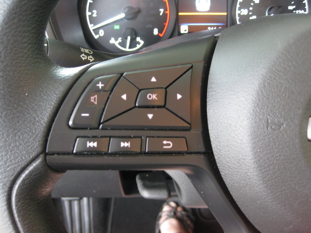 Used 2025 Nissan Altima 2.5 S FWD image 13