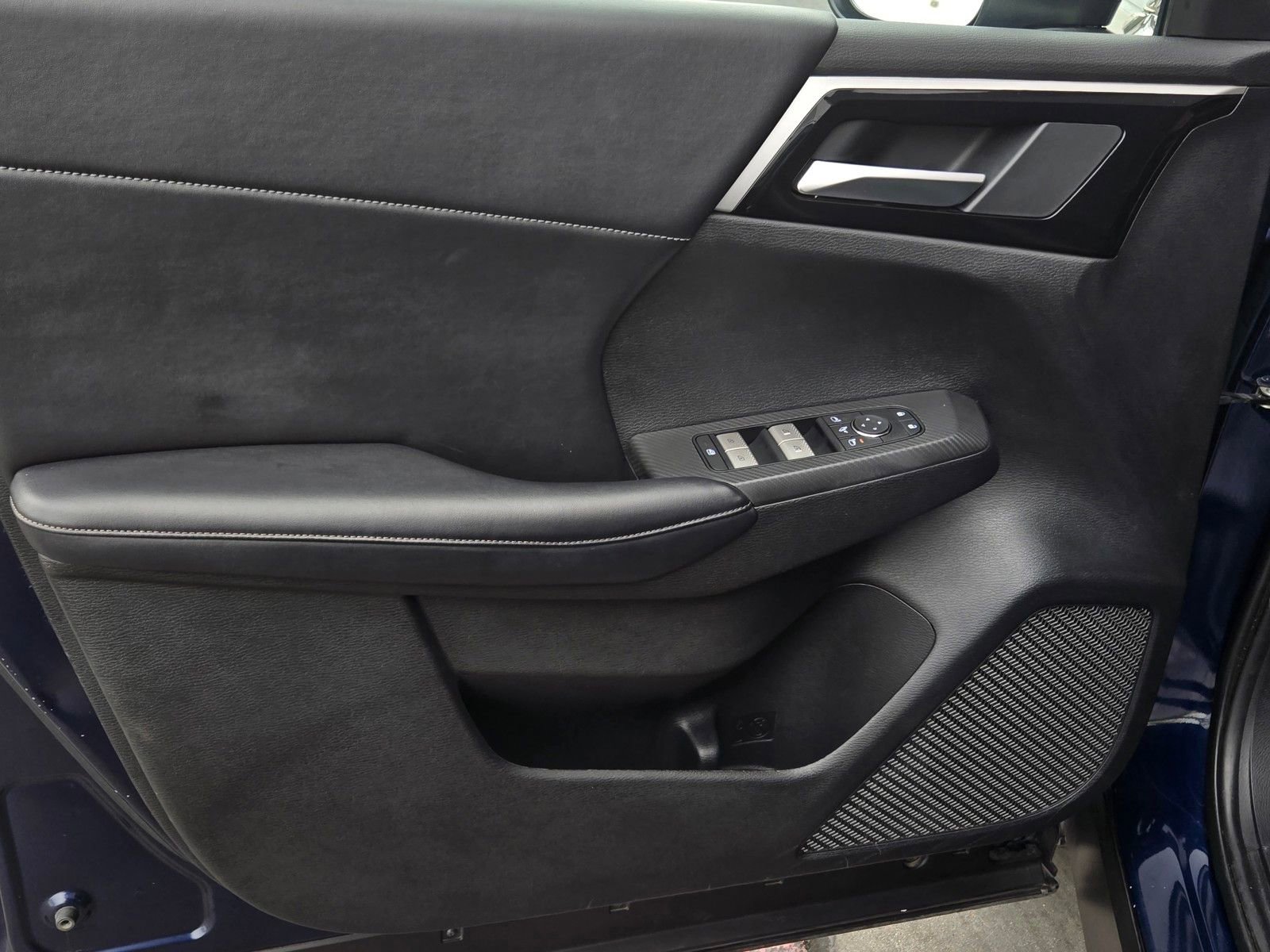 Used 2024 Mitsubishi Outlander SE Black Edition image 9