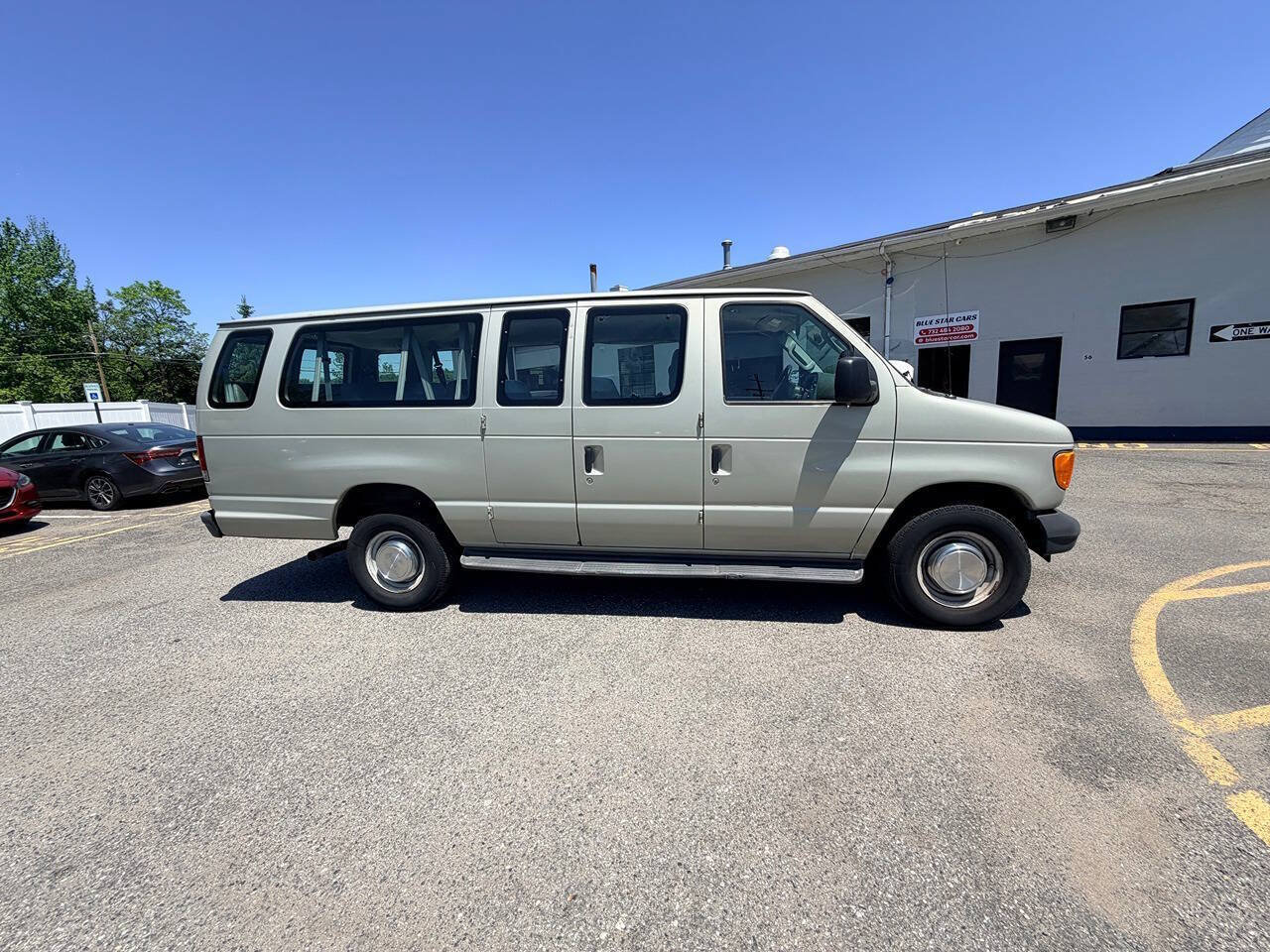 Used 2006 Ford E-350 and Econoline 350 XL RWD image 9