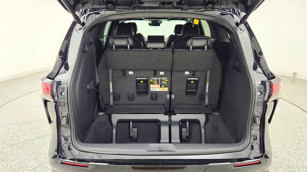 Used 2026 Toyota Sienna Platinum image 23