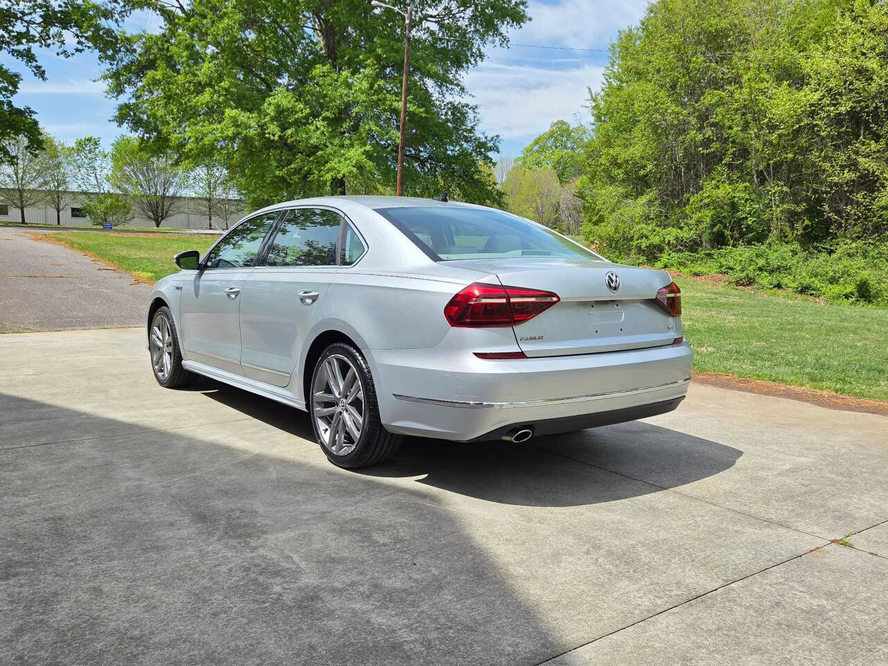 Used 2017 Volkswagen Passat 1.8T R-Line image 8