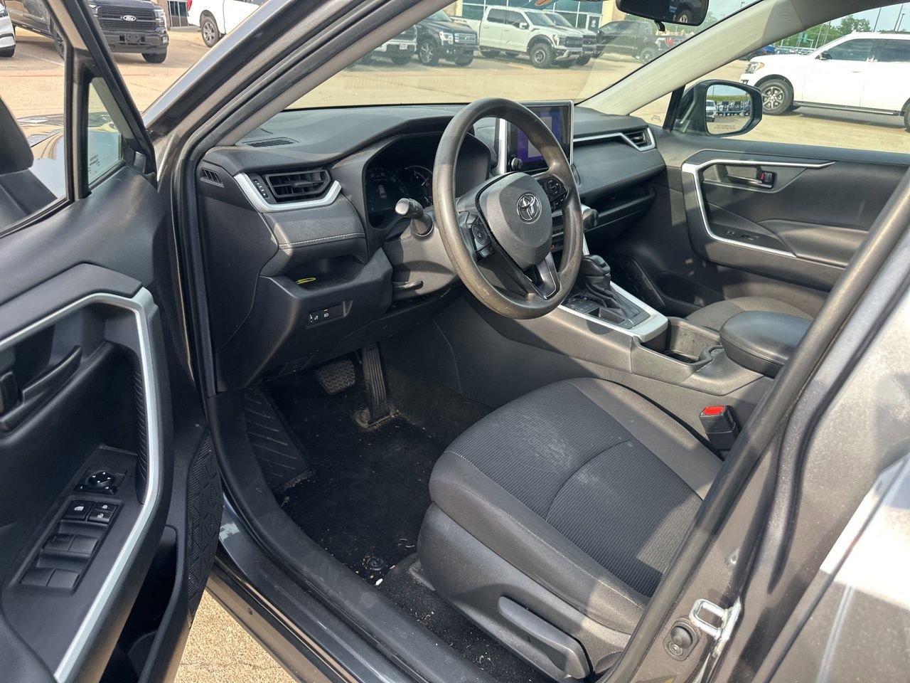 Used 2023 Toyota RAV4 LE FWD image 10