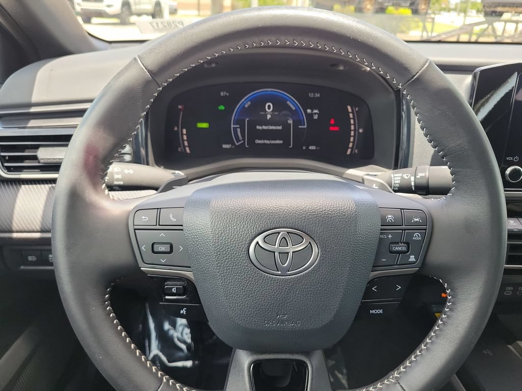 Used 2026 Toyota Camry SE w/ Convenience Package FWD image 8